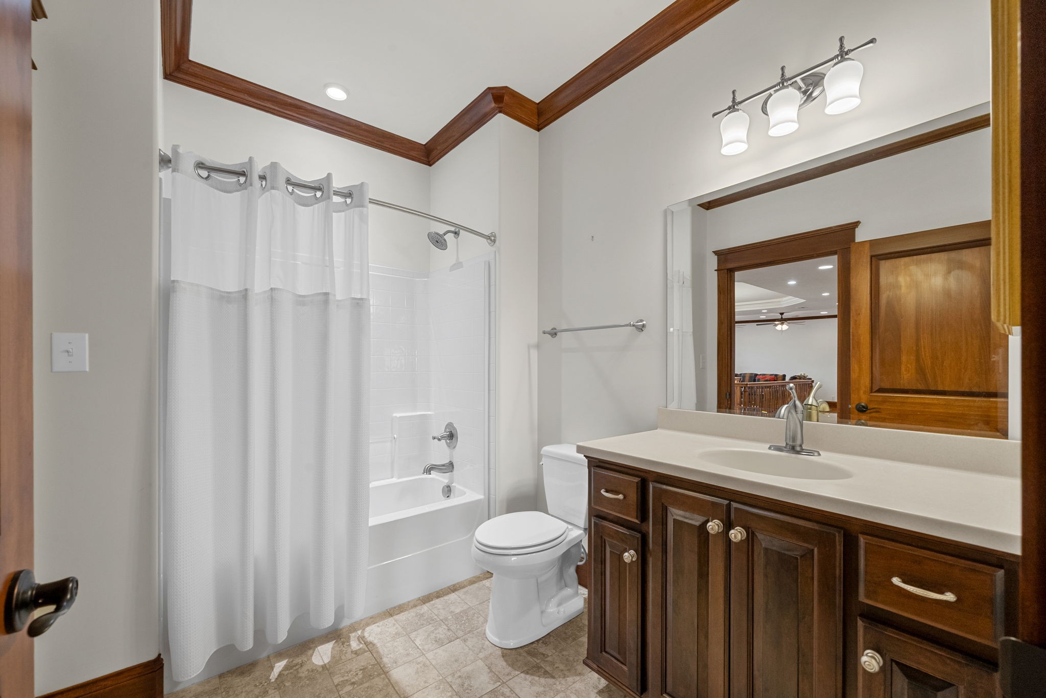 Clarksville, Tennessee, 37040, United States, 4 Bedrooms Bedrooms, ,4 BathroomsBathrooms,Residential,For Sale,1981354