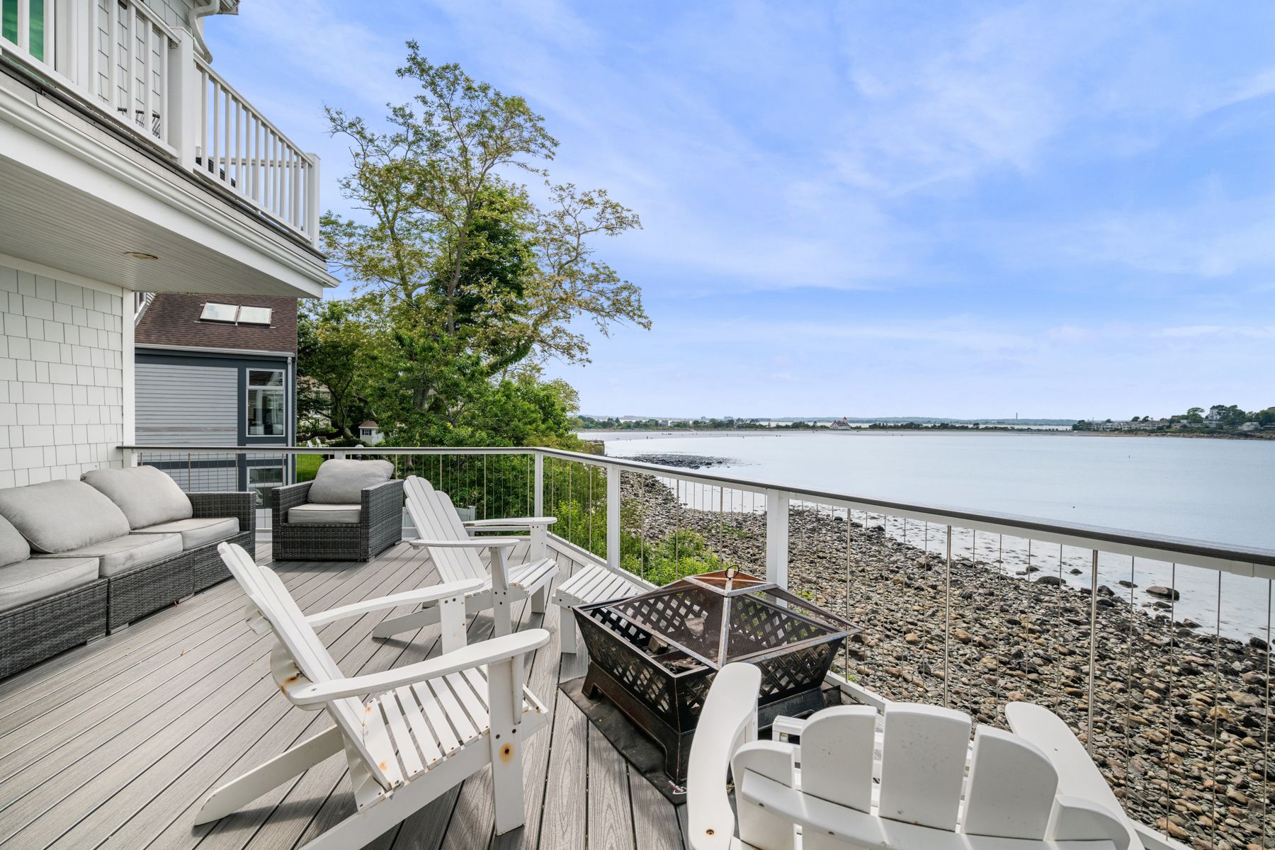  Unique Waterfront Home - 物件實景