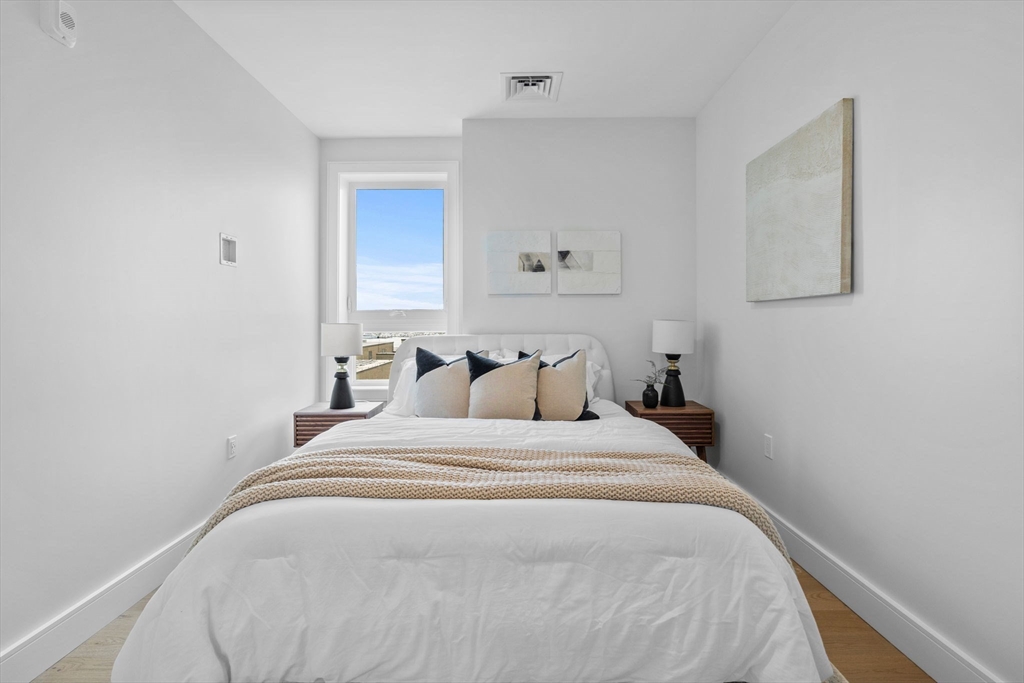 Boston, Massachusetts, 02128, United States, 2 Bedrooms Bedrooms, ,2 BathroomsBathrooms,Residential,For Sale,1905792