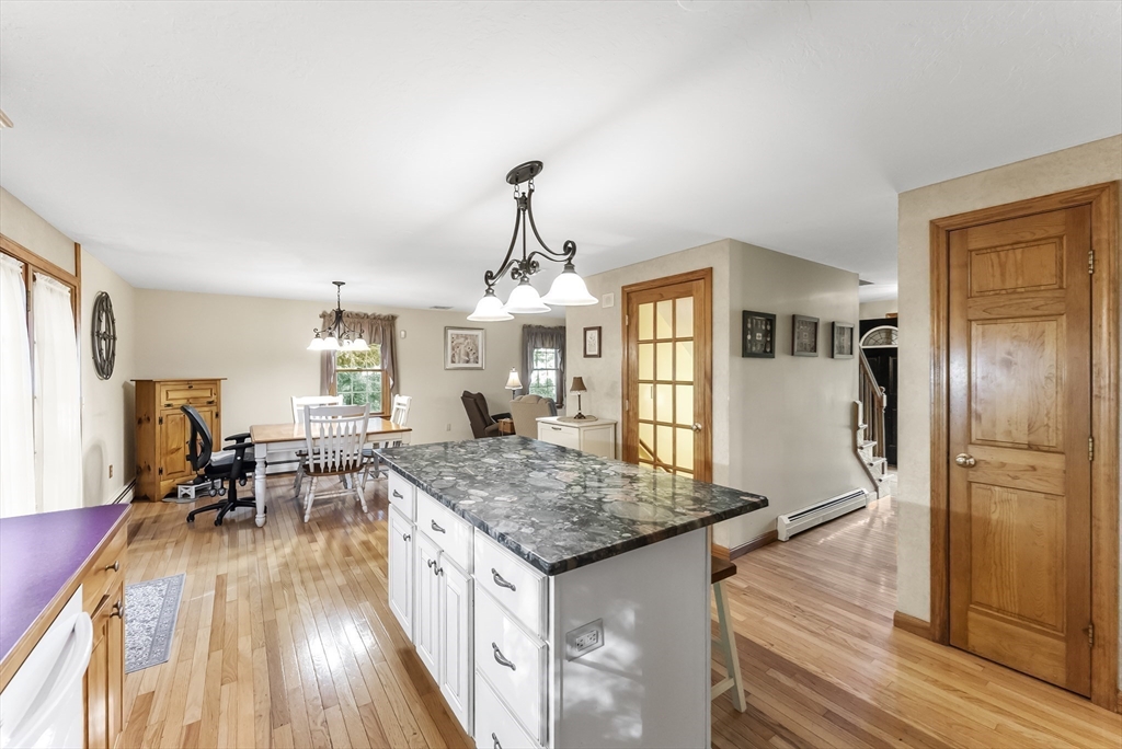 Bridgewater, Massachusetts, 02324, United States, 3 Bedrooms Bedrooms, ,2 BathroomsBathrooms,Residential,For Sale,1940785