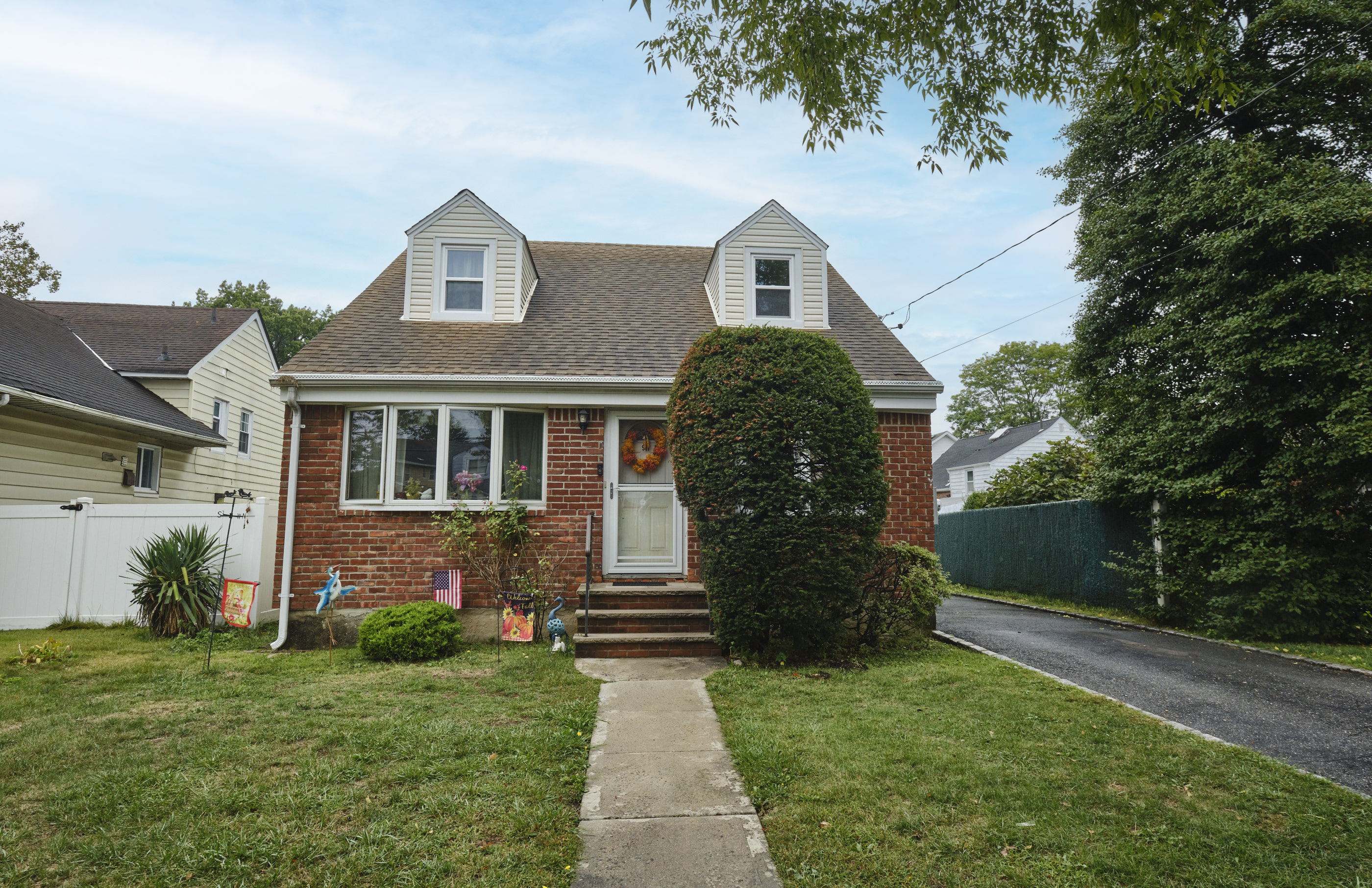 New Hyde Park, New York, 11040, United States, 4 Bedrooms Bedrooms, ,3 BathroomsBathrooms,Residential,For Sale,1977878
