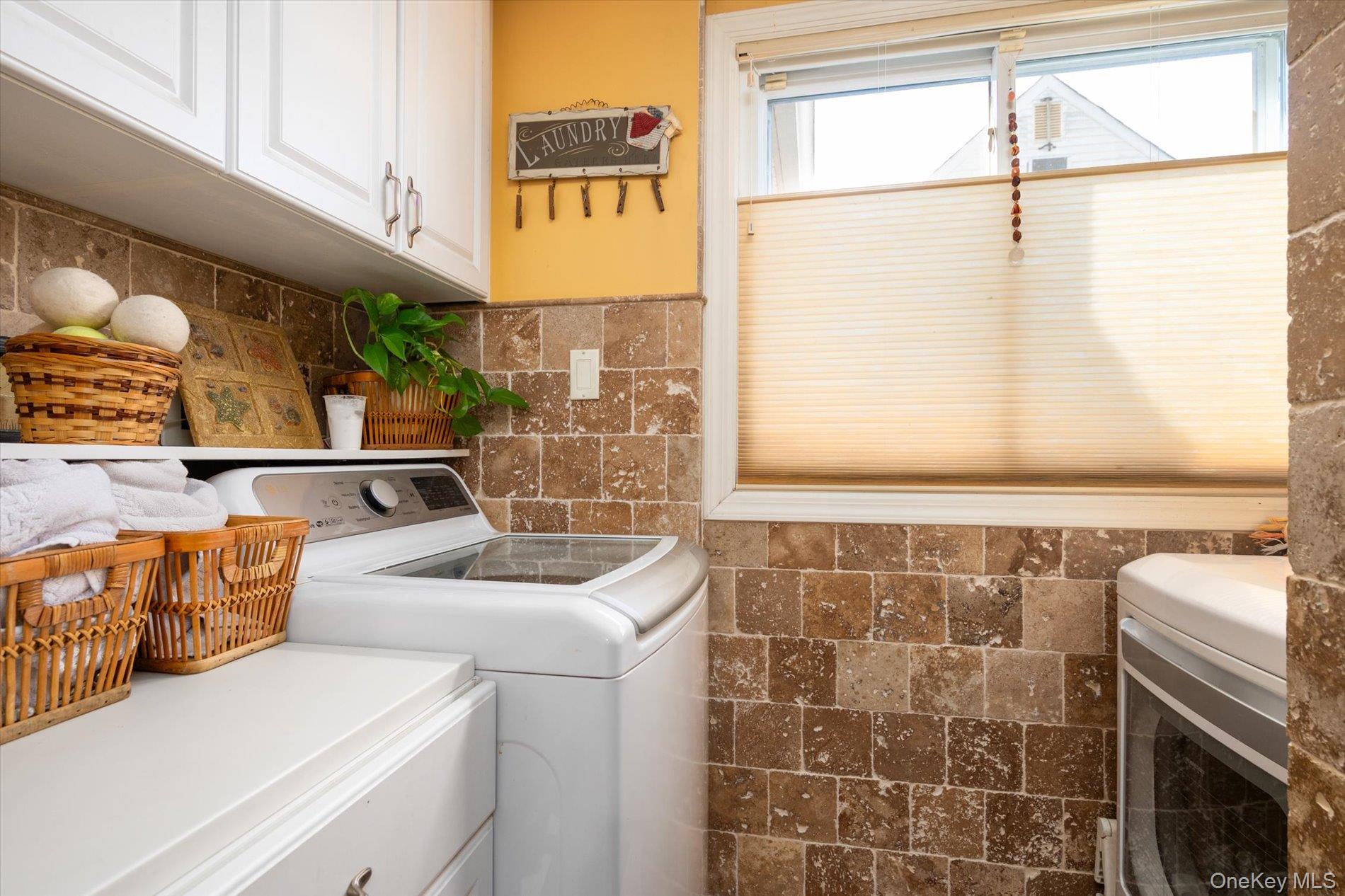 Levittown, New York, 11756, United States, 5 Bedrooms Bedrooms, ,2 BathroomsBathrooms,Residential,For Sale,1931352