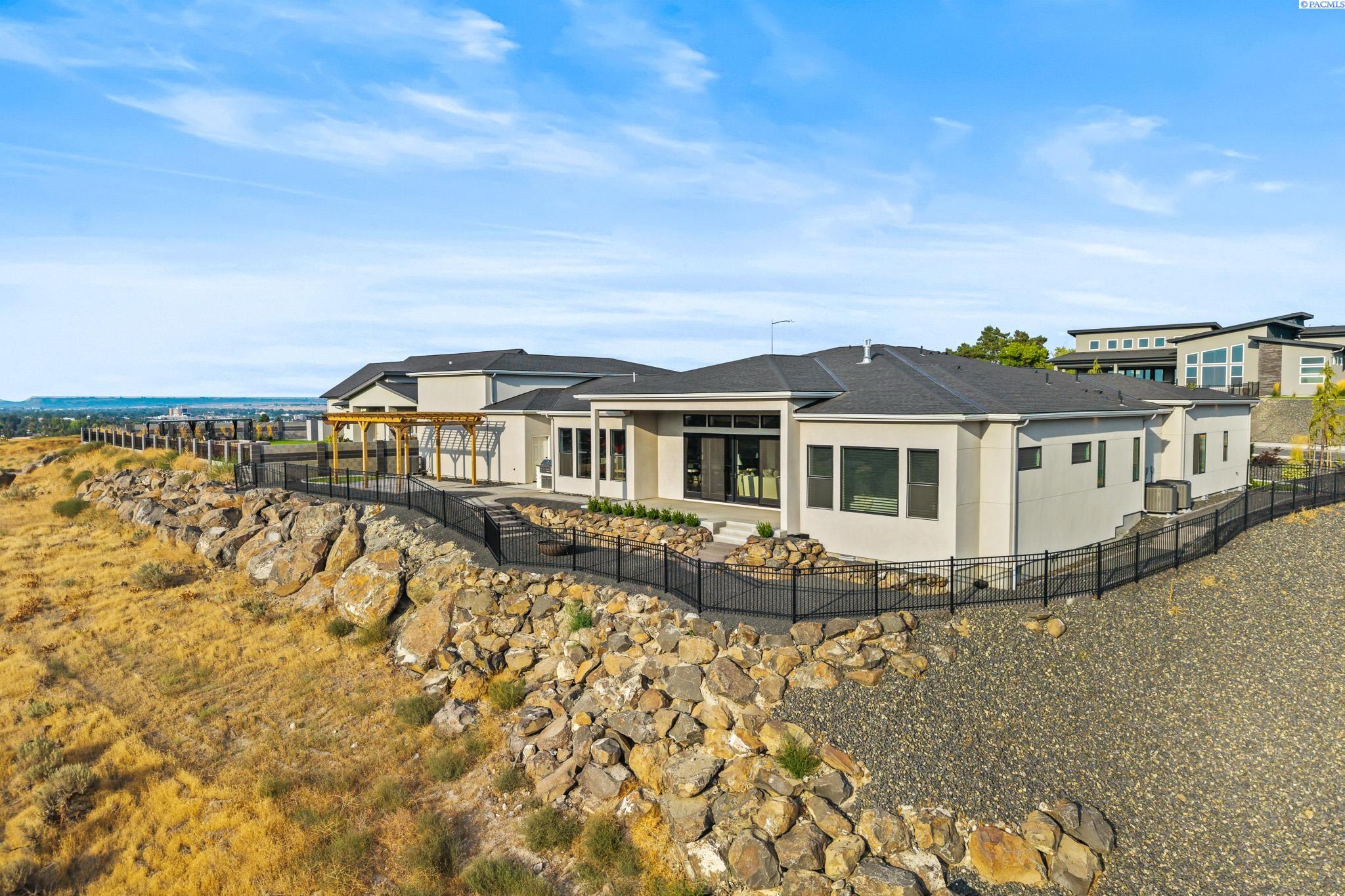 Richland, Washington, 99352, United States, 4 Bedrooms Bedrooms, ,4 BathroomsBathrooms,Residential,For Sale,1943884