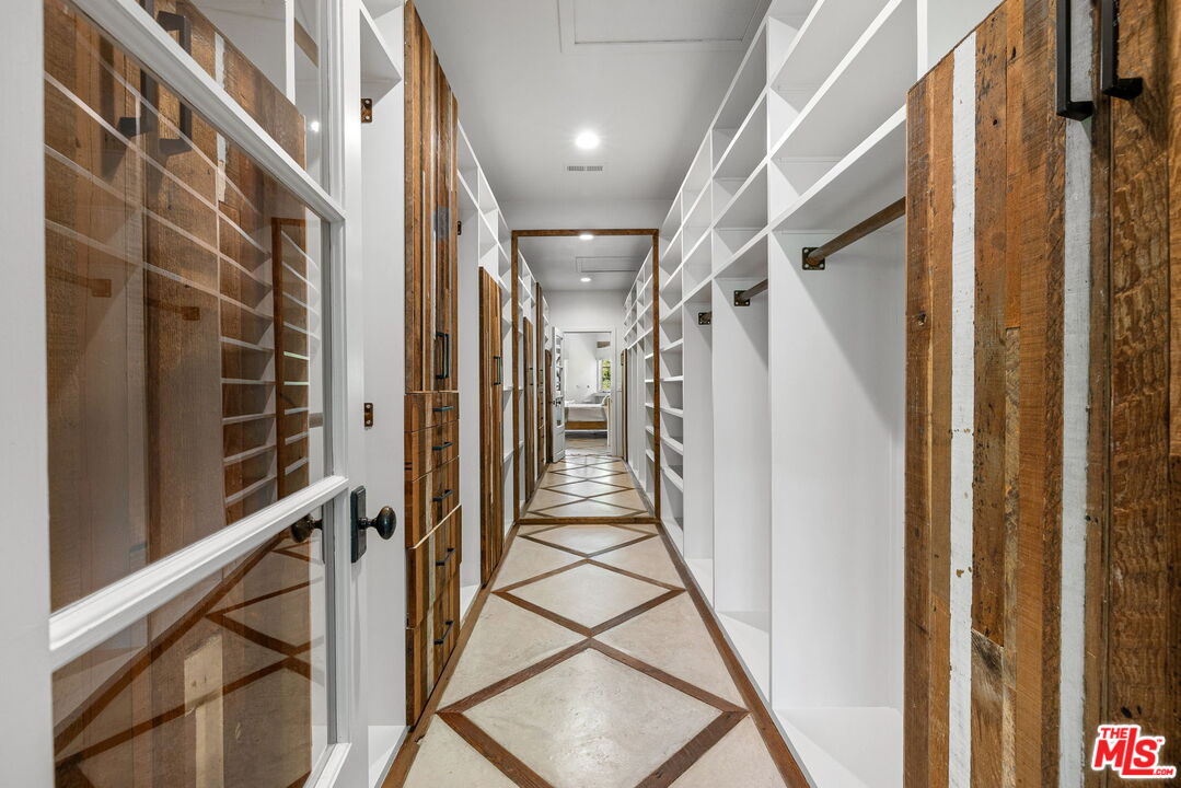Los Angeles, California, 90069, United States, 4 Bedrooms Bedrooms, ,4 BathroomsBathrooms,Residential,For Sale,1911596