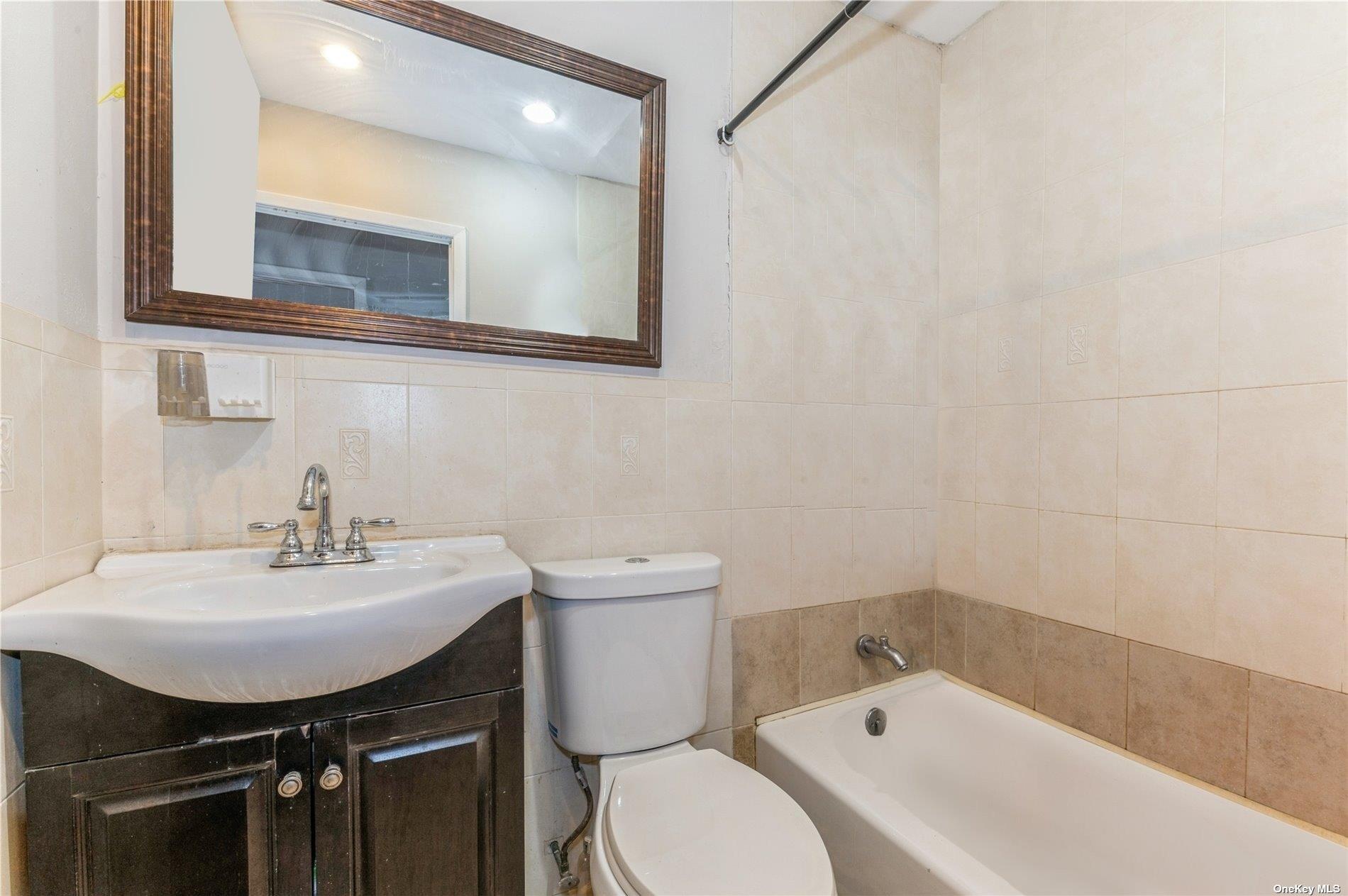 Brooklyn, New York, 11236, United States, 3 Bedrooms Bedrooms, ,2 BathroomsBathrooms,Residential,For Sale,1743258
