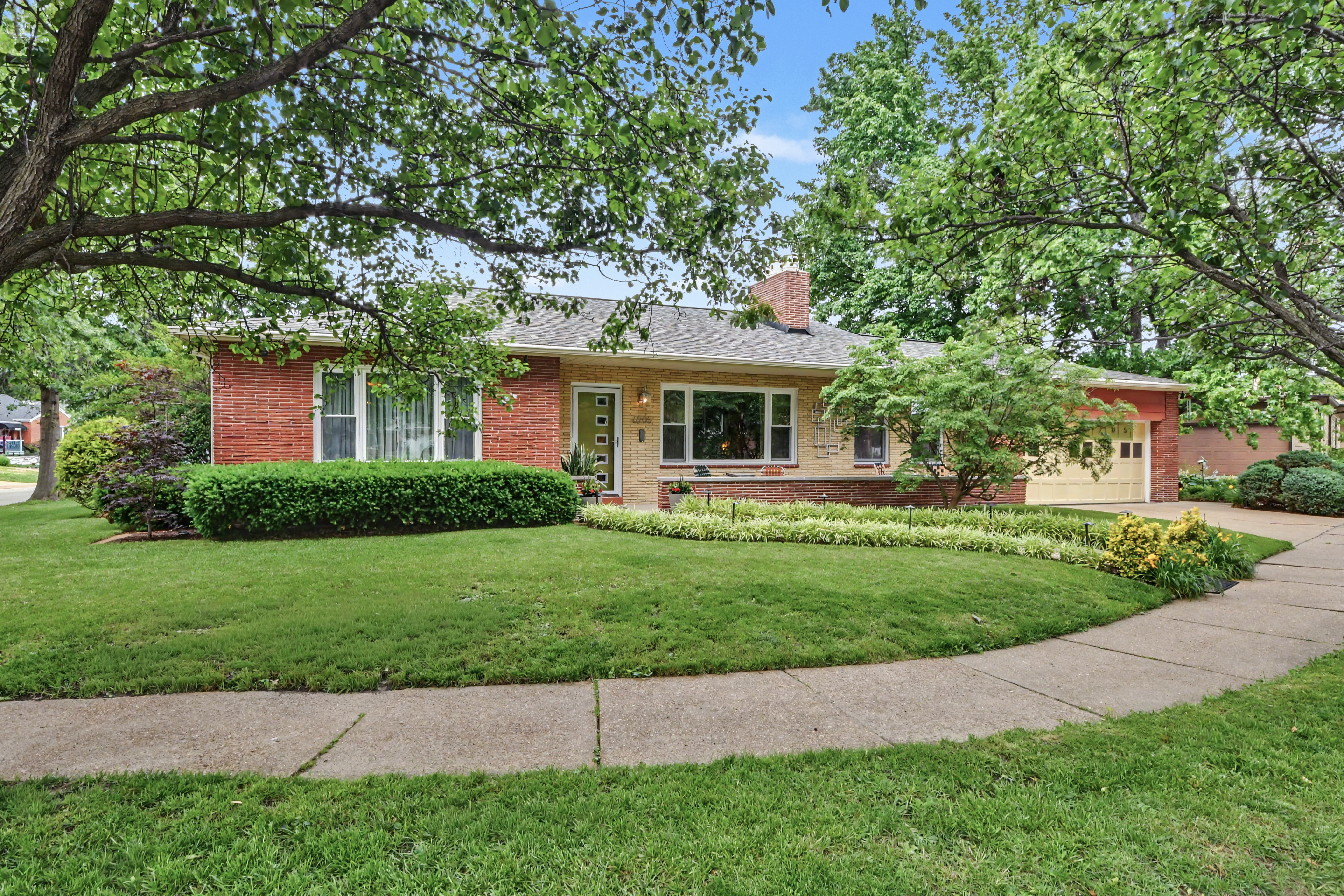  You’ll fall in love with this charming midcentury ranch. - 物件實景