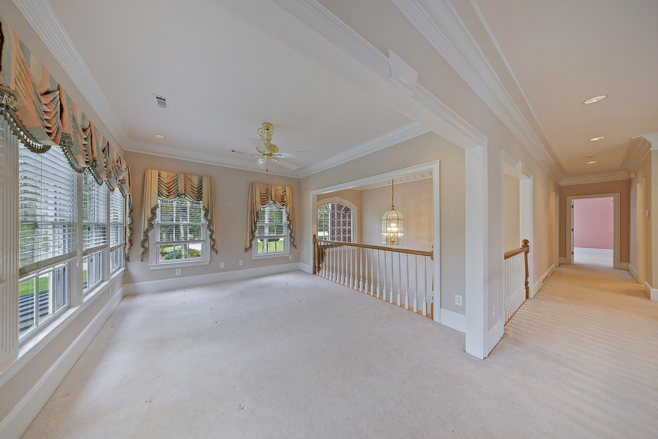  A Rare Opportunity to Own a Developer-Designed Lakefront Estate - 物件實景