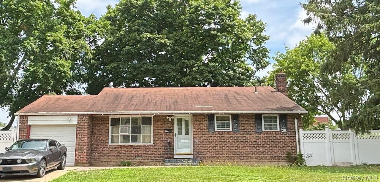 Bay Shore, New York, 11706, United States, 3 Bedrooms Bedrooms, ,3 BathroomsBathrooms,Residential,For Sale,1992406