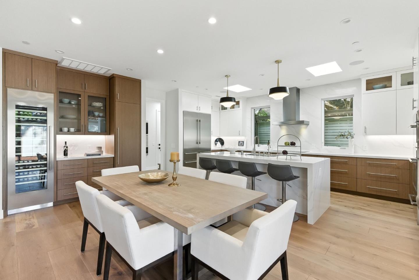 Palo Alto, California, 94303, United States, 4 Bedrooms Bedrooms, ,5 BathroomsBathrooms,Residential,For Sale,1906712