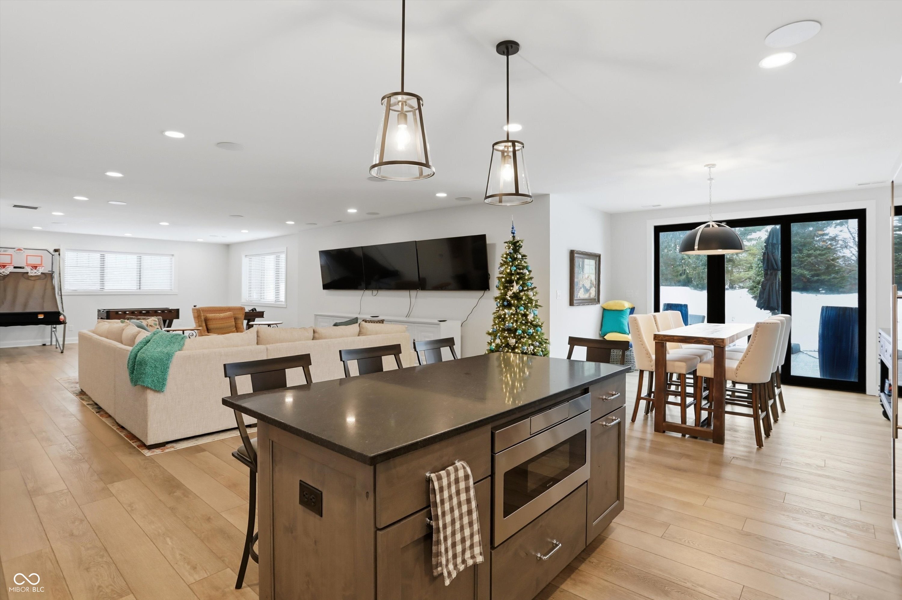 Carmel, Indiana, 46033, United States, 5 Bedrooms Bedrooms, ,5 BathroomsBathrooms,Residential,For Sale,2001203