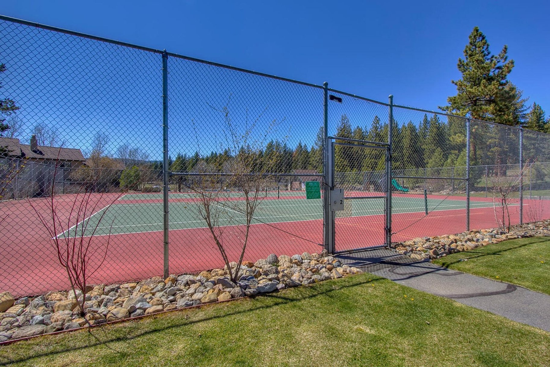  Updated and Well Located Lake Forest Glen Condo - 物件實景