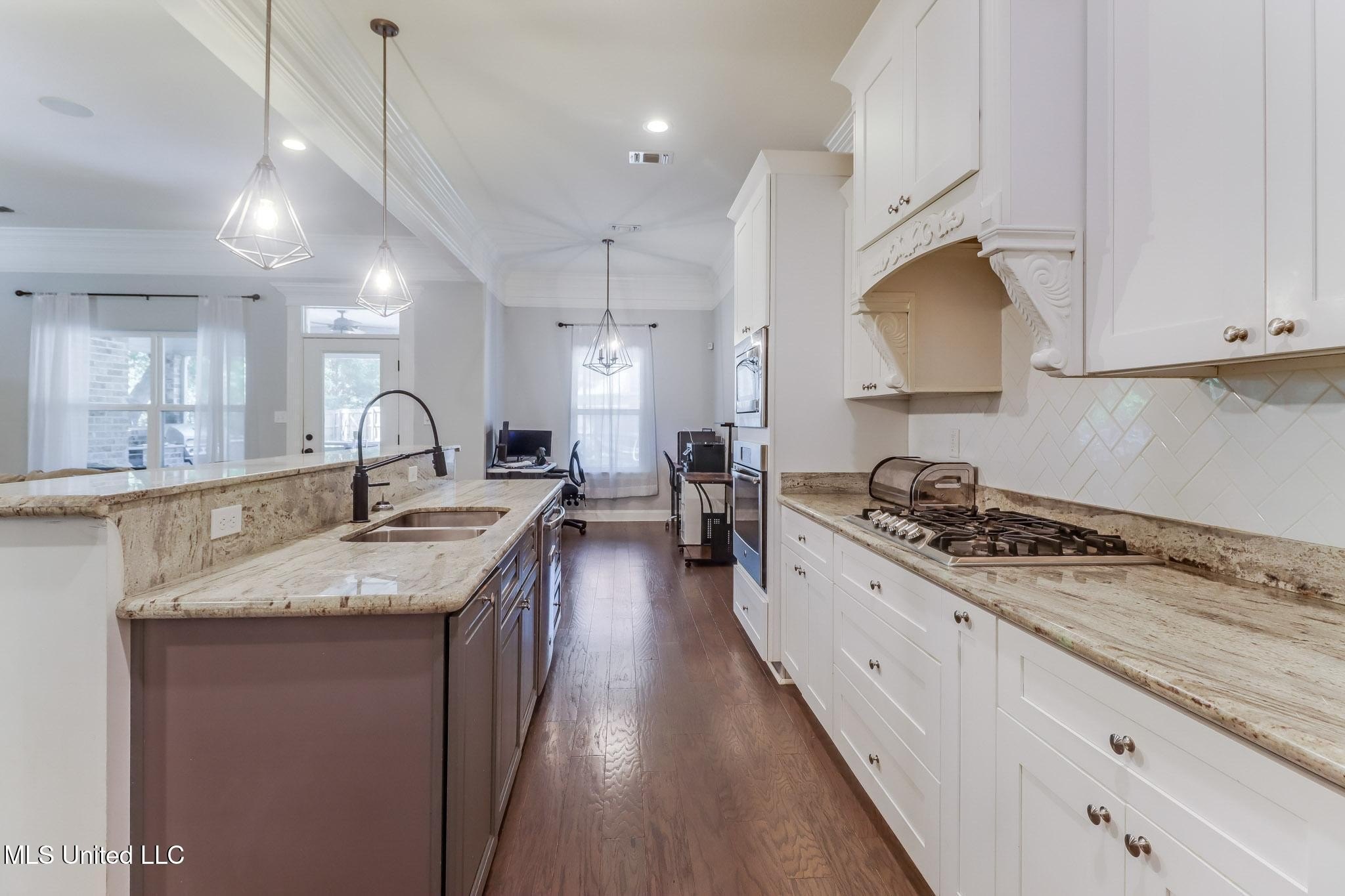 Biloxi, Mississippi, 39532, United States, 6 Bedrooms Bedrooms, ,3 BathroomsBathrooms,Residential,For Sale,1931877
