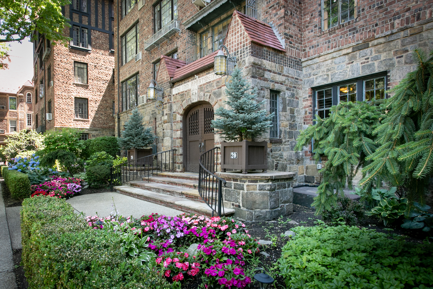  ?TOP OF THE WORLD - CORNER PENTHOUSE CO-OP IN FOREST HILLS GARDENS? - 物件實景