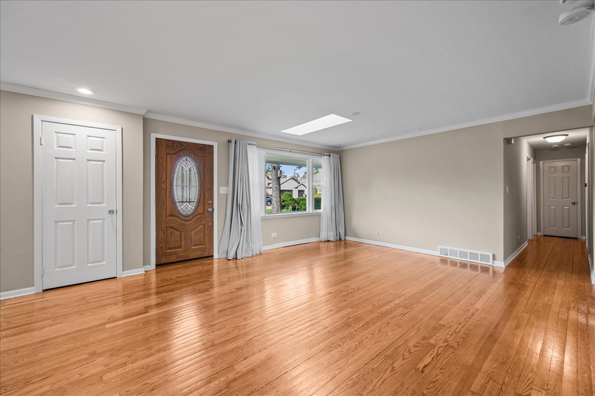 Prospect Heights, Illinois, 60070, United States, 4 Bedrooms Bedrooms, ,2 BathroomsBathrooms,Residential,For Sale,1968639