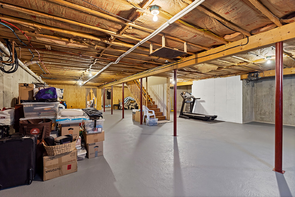 Waterville, Maine, 04901, United States, 4 Bedrooms Bedrooms, ,3 BathroomsBathrooms,Residential,For Sale,1993440