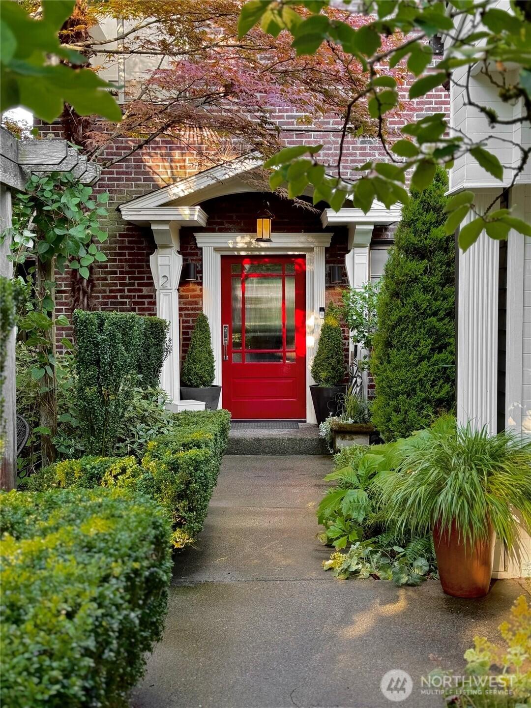 SEATTLE, Washington, 98102, United States, 2 Bedrooms Bedrooms, ,3 BathroomsBathrooms,Residential,For Sale,1901713