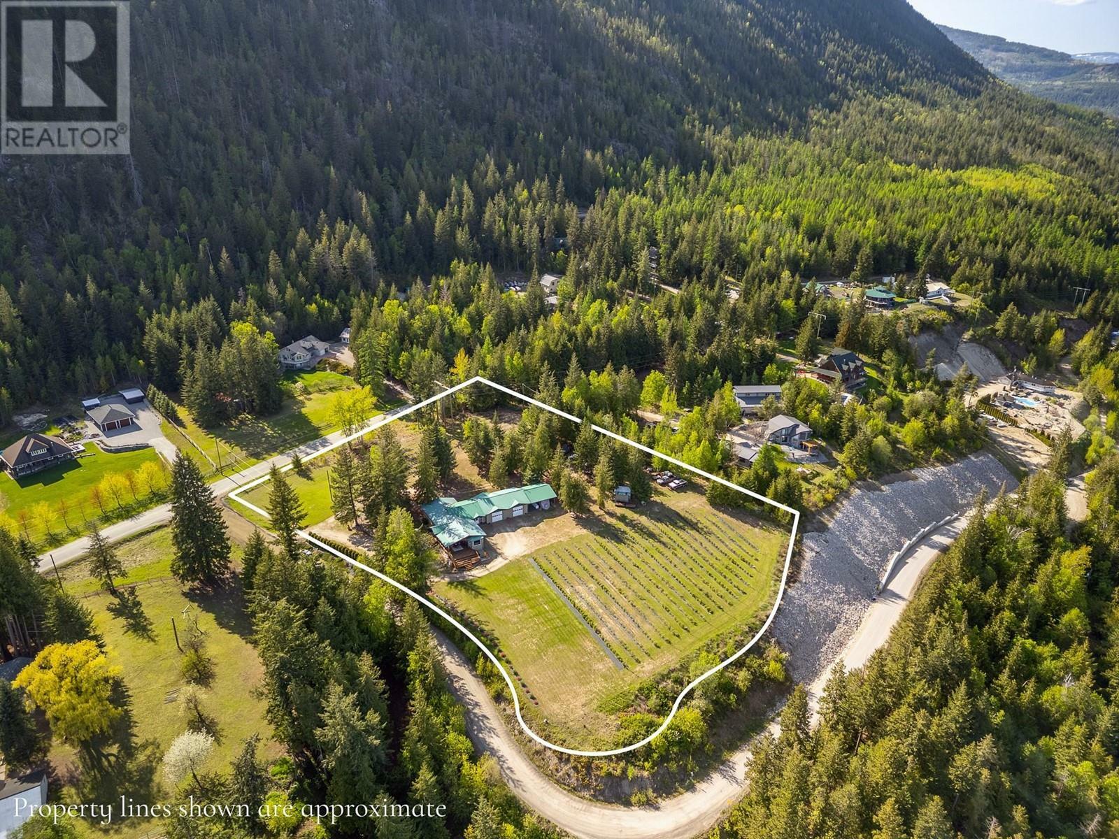 SALMON ARM, British Columbia, V1E 3A4, CA, 4 Bedrooms Bedrooms, ,2 BathroomsBathrooms,Residential,For Sale,1838776