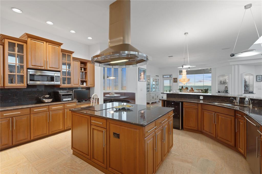 Bradenton, Florida, 34210, United States, 4 Bedrooms Bedrooms, ,5 BathroomsBathrooms,Residential,For Sale,1827645