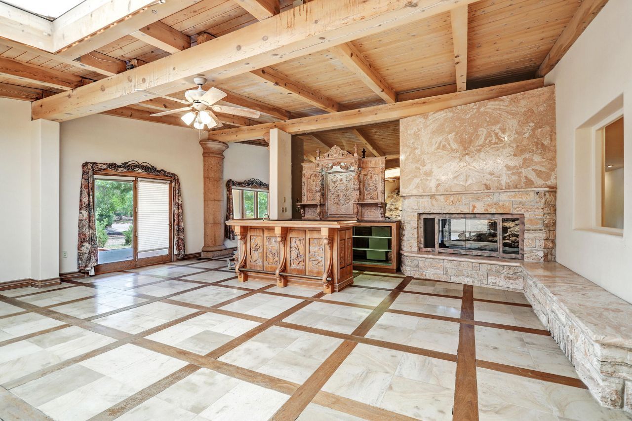Los Ranchos, New Mexico, 87107, United States, 5 Bedrooms Bedrooms, ,5 BathroomsBathrooms,Residential,For Sale,1900994