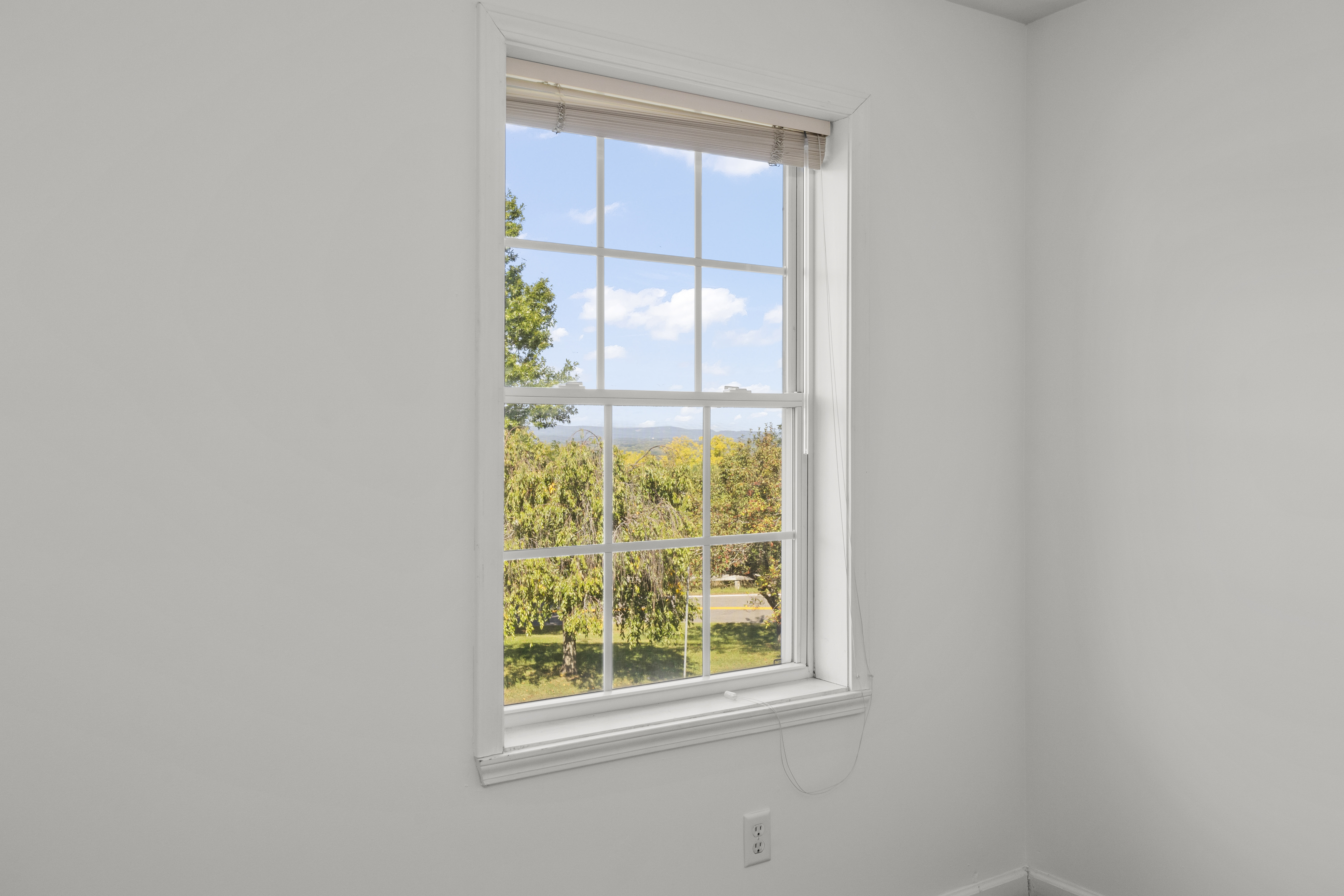  Turnkey Hudson Valley Townhouse: Main-Level Suite, Mountain Views & Deck - 物件實景