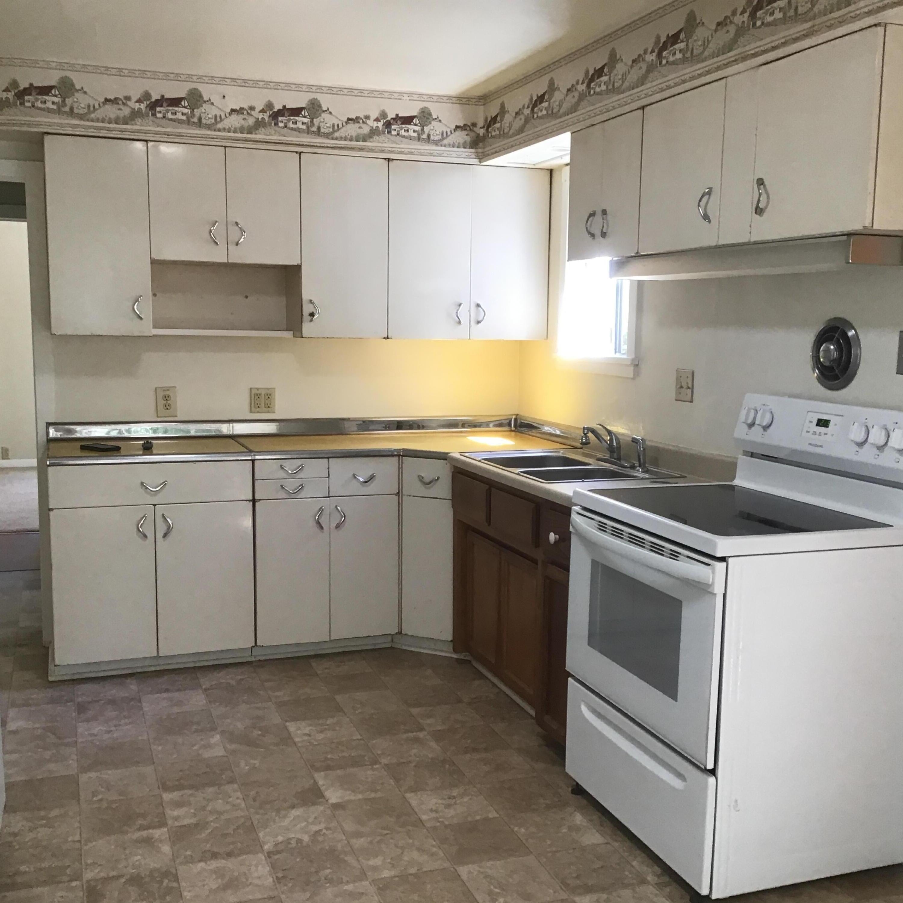 Grants Pass, Oregon, 97527, United States, 4 Bedrooms Bedrooms, ,3 BathroomsBathrooms,Residential,For Sale,1984338