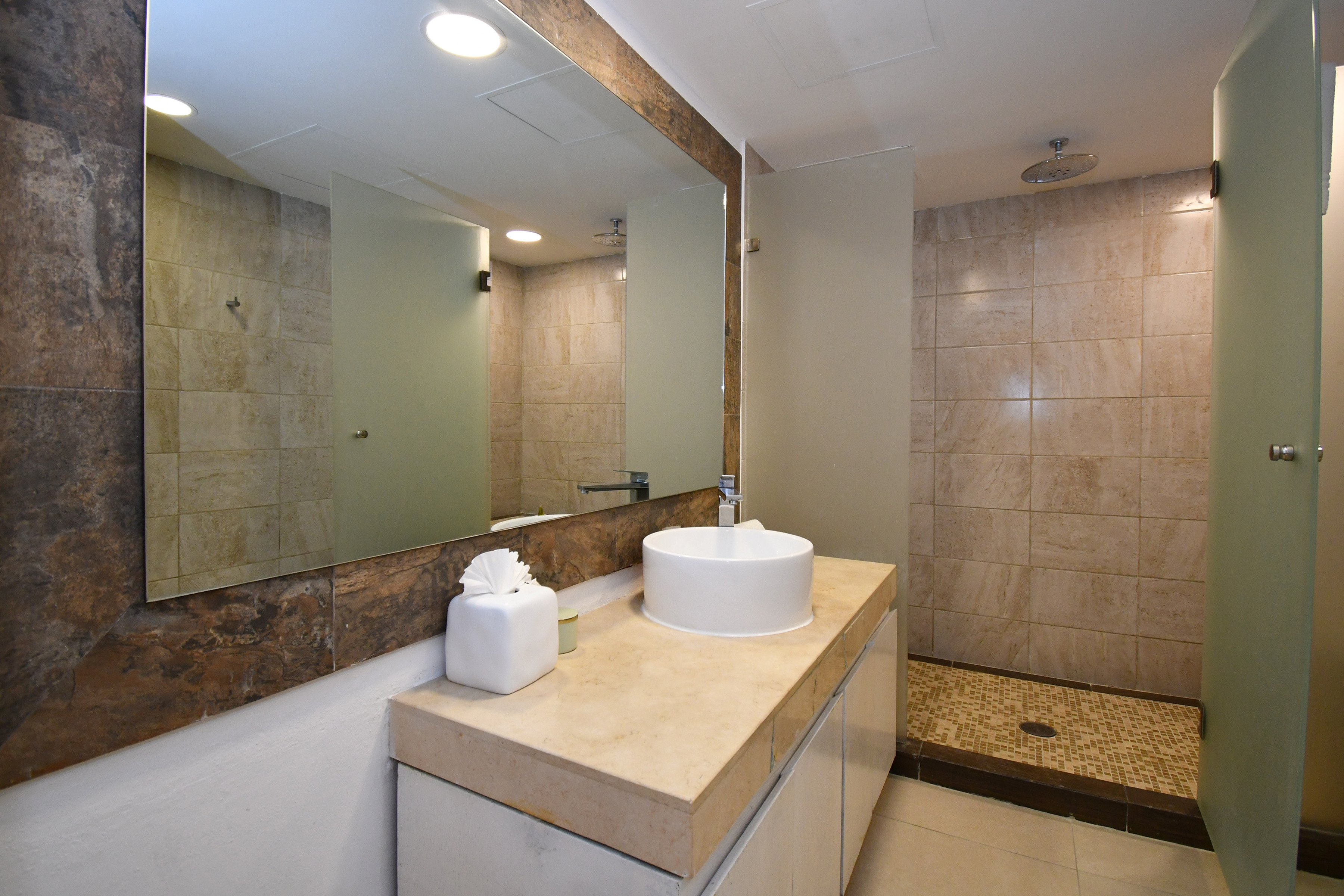  Unbeatable Location Just Steps from the Beach - 物件實景