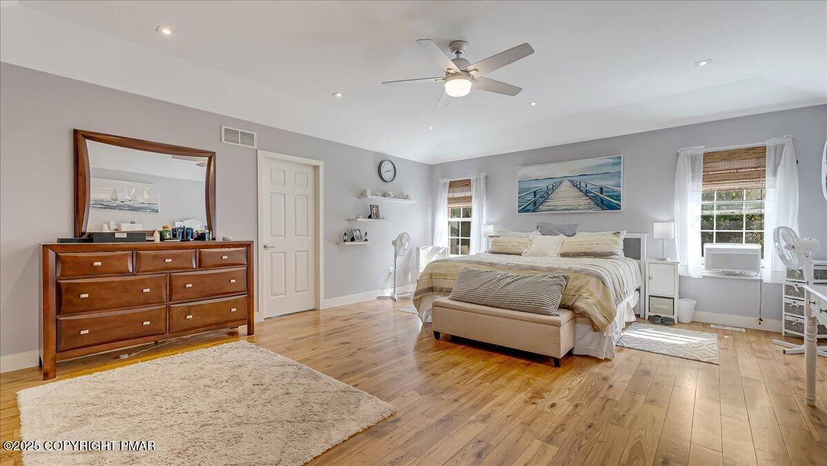 East Stroudsburg, Pennsylvania, 18302, United States, 5 Bedrooms Bedrooms, ,4 BathroomsBathrooms,Residential,For Sale,1980579