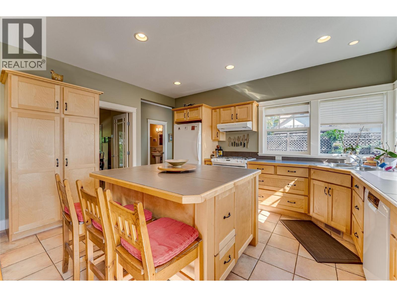 VERNON, British Columbia, V1T 2P9, CA, 5 Bedrooms Bedrooms, ,4 BathroomsBathrooms,Residential,For Sale,1948621