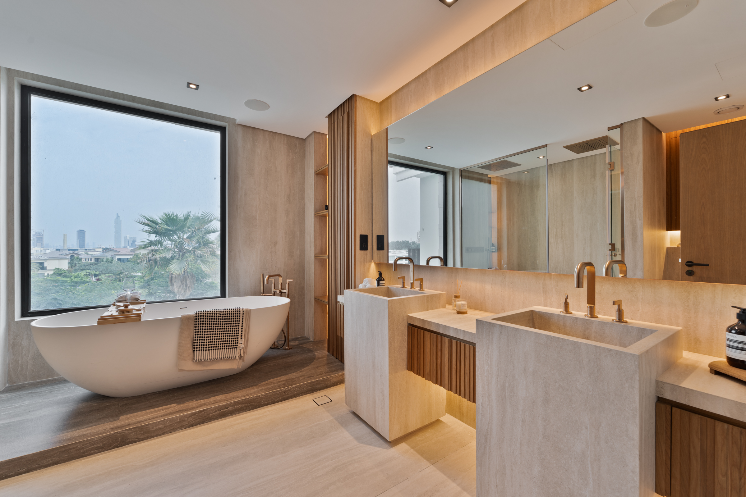  Refined Ready-to-Move Villa With Lake Views in JGE - 物件實景