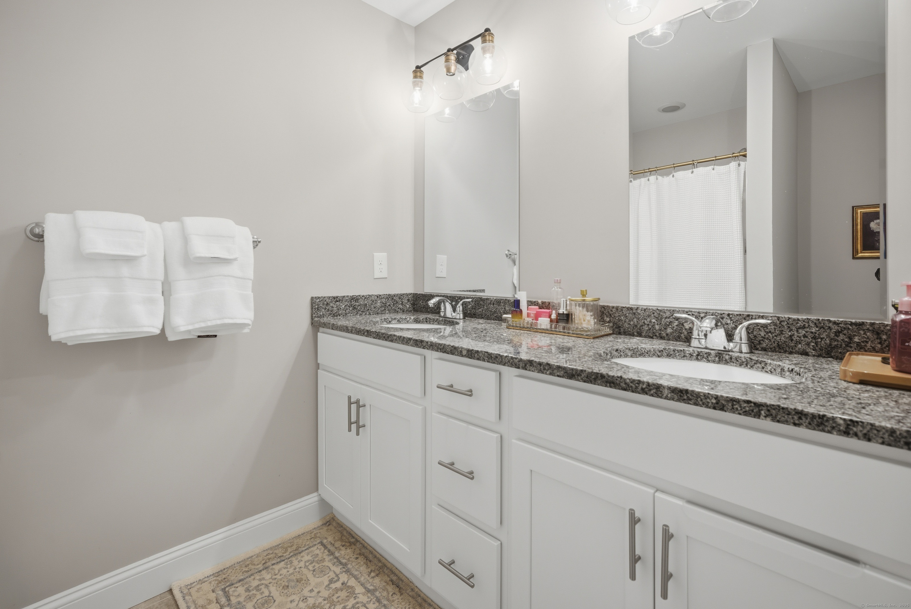 Milford, Connecticut, 06460, United States, 3 Bedrooms Bedrooms, ,3 BathroomsBathrooms,Residential,For Sale,1987930