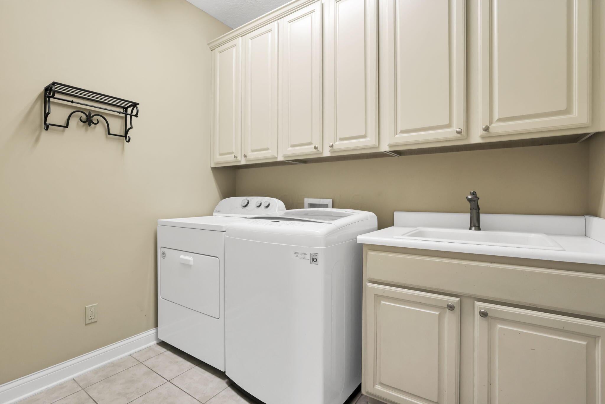 Delaware, Ohio, 43015, United States, 4 Bedrooms Bedrooms, ,4 BathroomsBathrooms,Residential,For Sale,1987027