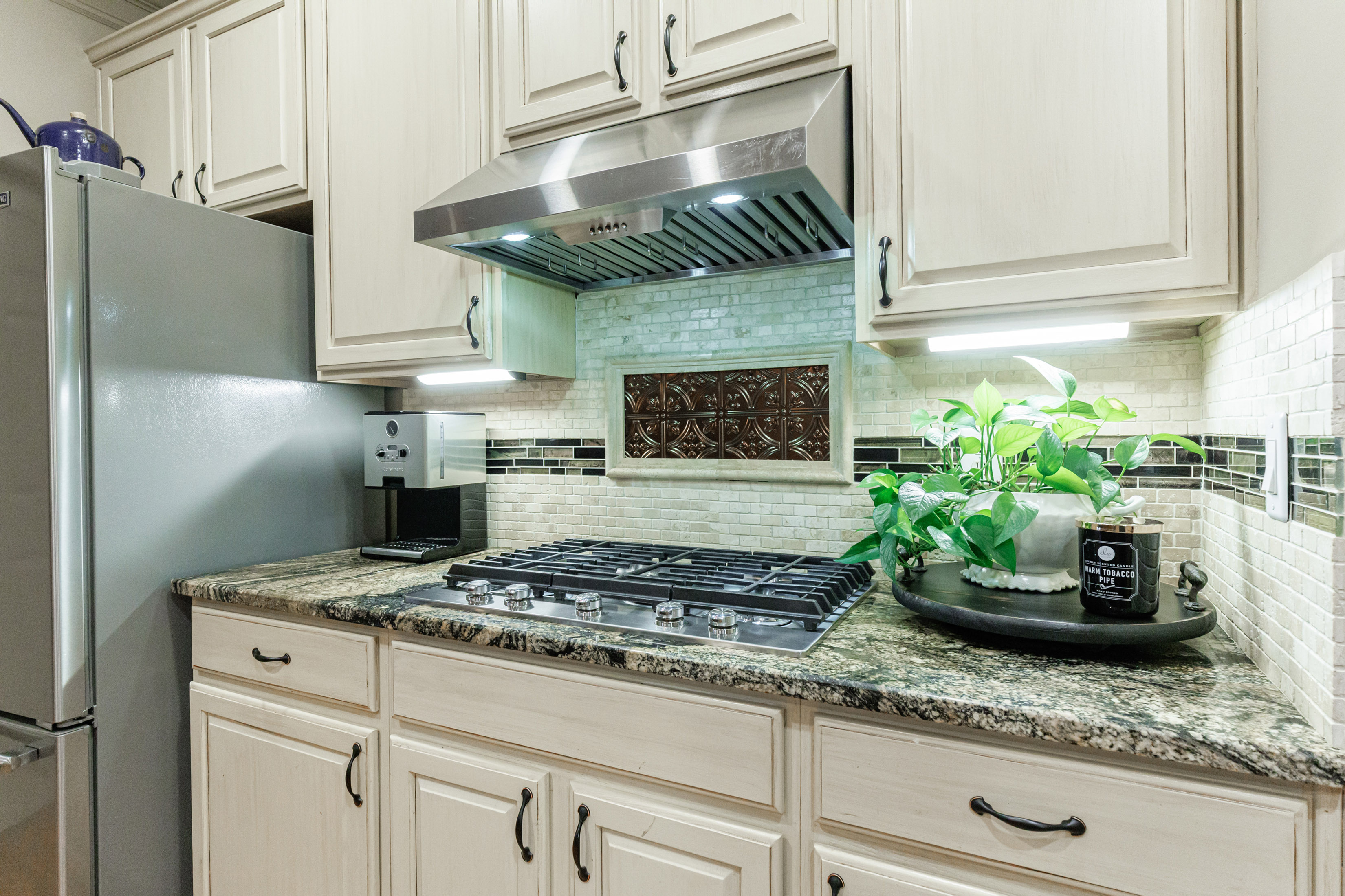  Beautifully Updated and Well Maintained Home in Sought-after Highcroft Community - 物件實景