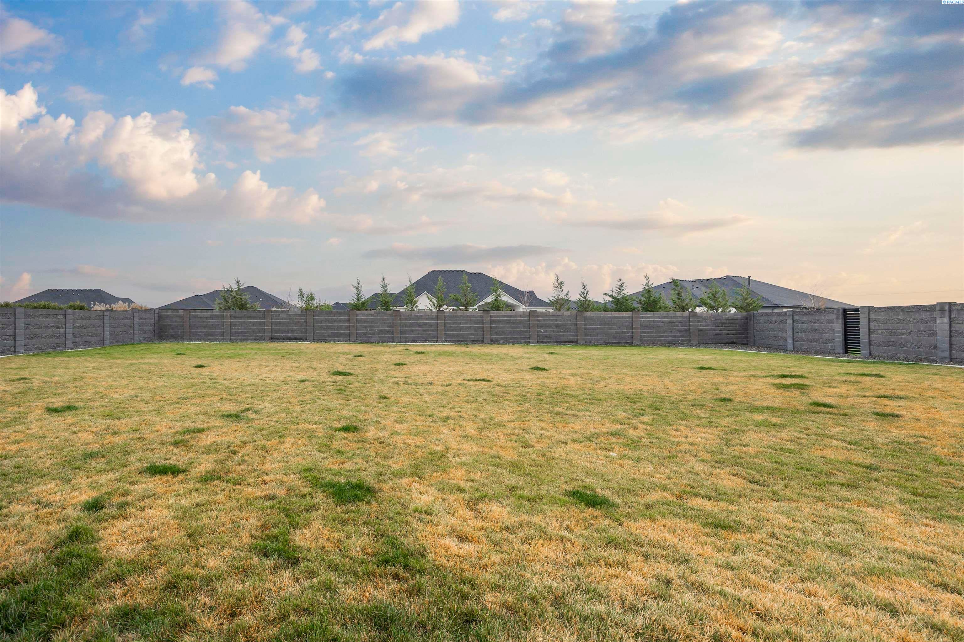 Pasco, Washington, 99301, United States, 4 Bedrooms Bedrooms, ,3 BathroomsBathrooms,Residential,For Sale,2005425