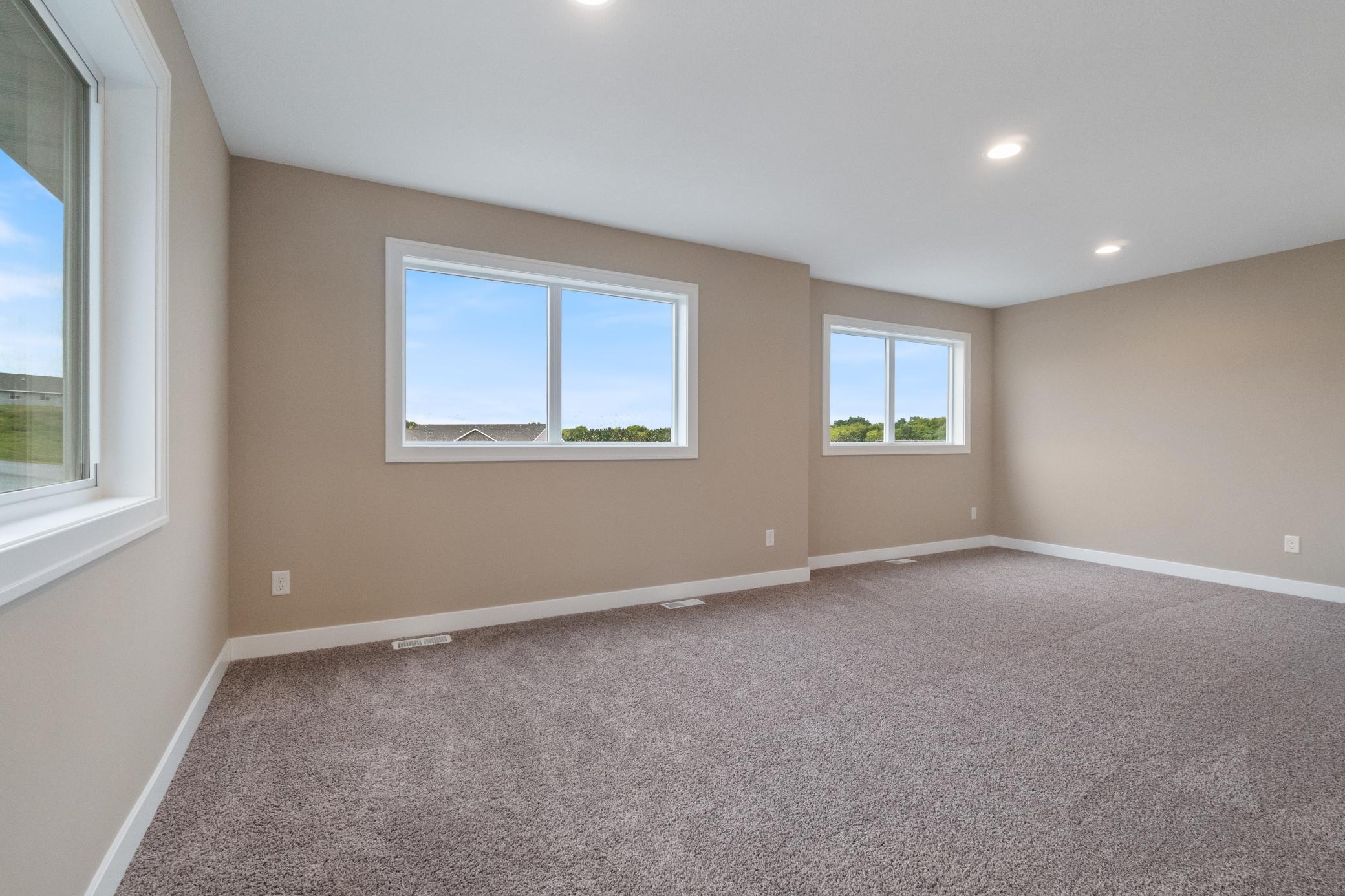 Hudson, Wisconsin, 54016, United States, 4 Bedrooms Bedrooms, ,3 BathroomsBathrooms,Residential,For Sale,1948487