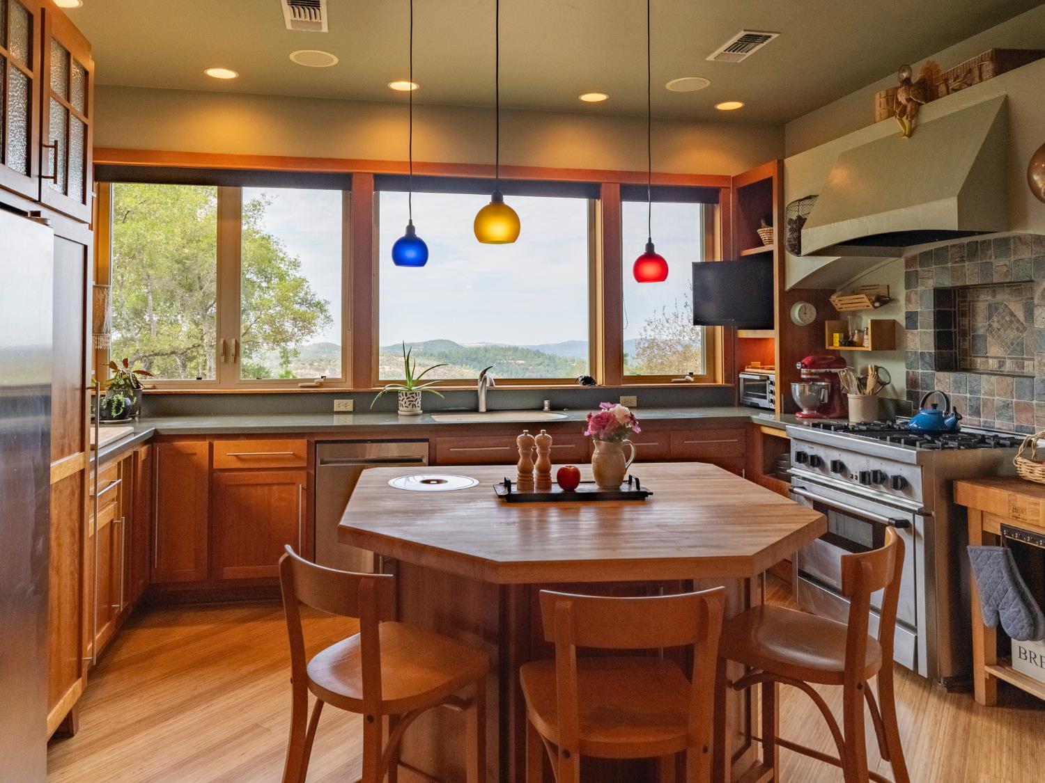 Nevada City, California, 95959, United States, 3 Bedrooms Bedrooms, ,3 BathroomsBathrooms,Residential,For Sale,1987910