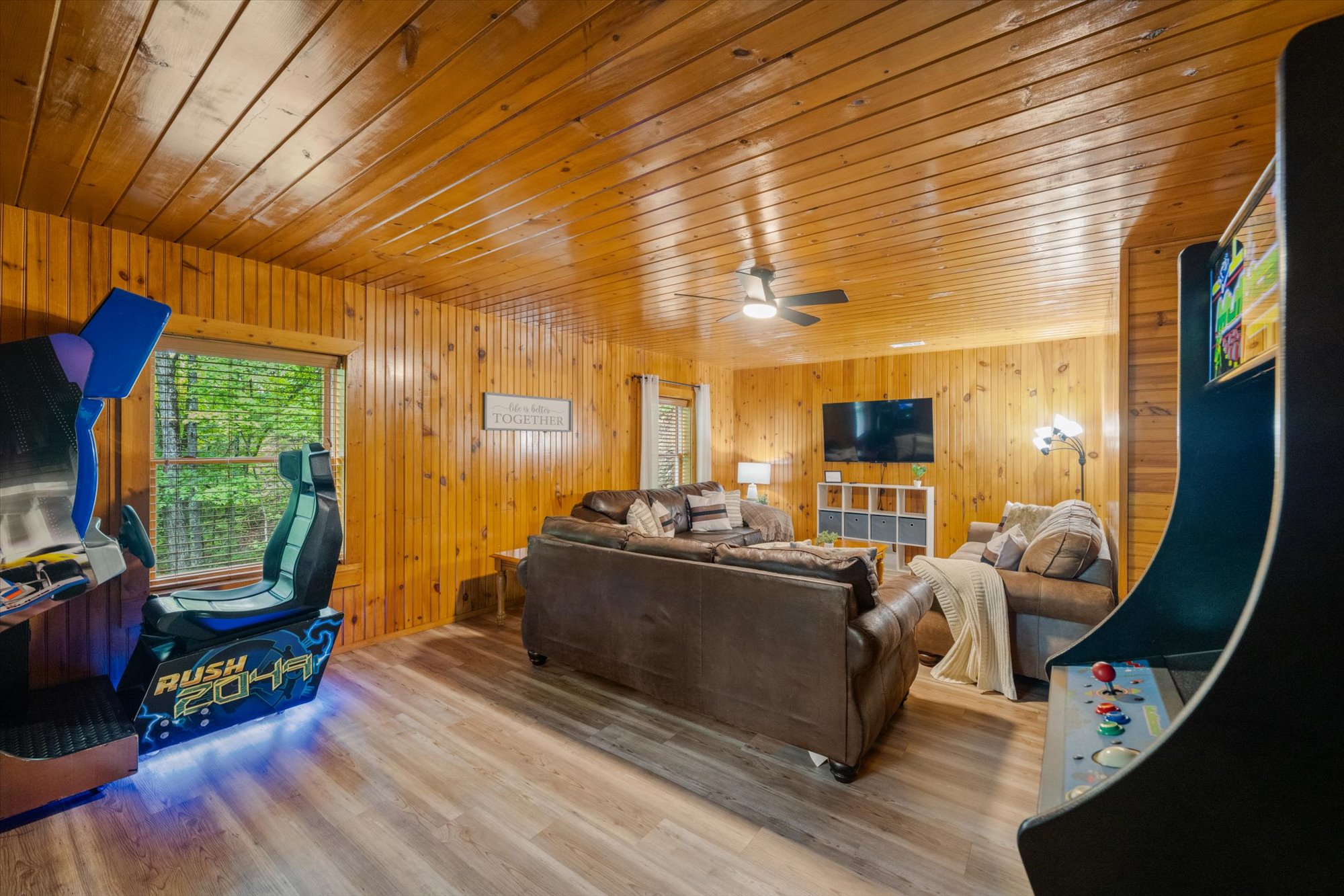 Pigeon Forge, Tennessee, 37863, United States, 1 Bedroom Bedrooms, ,3 BathroomsBathrooms,Residential,For Sale,1944891