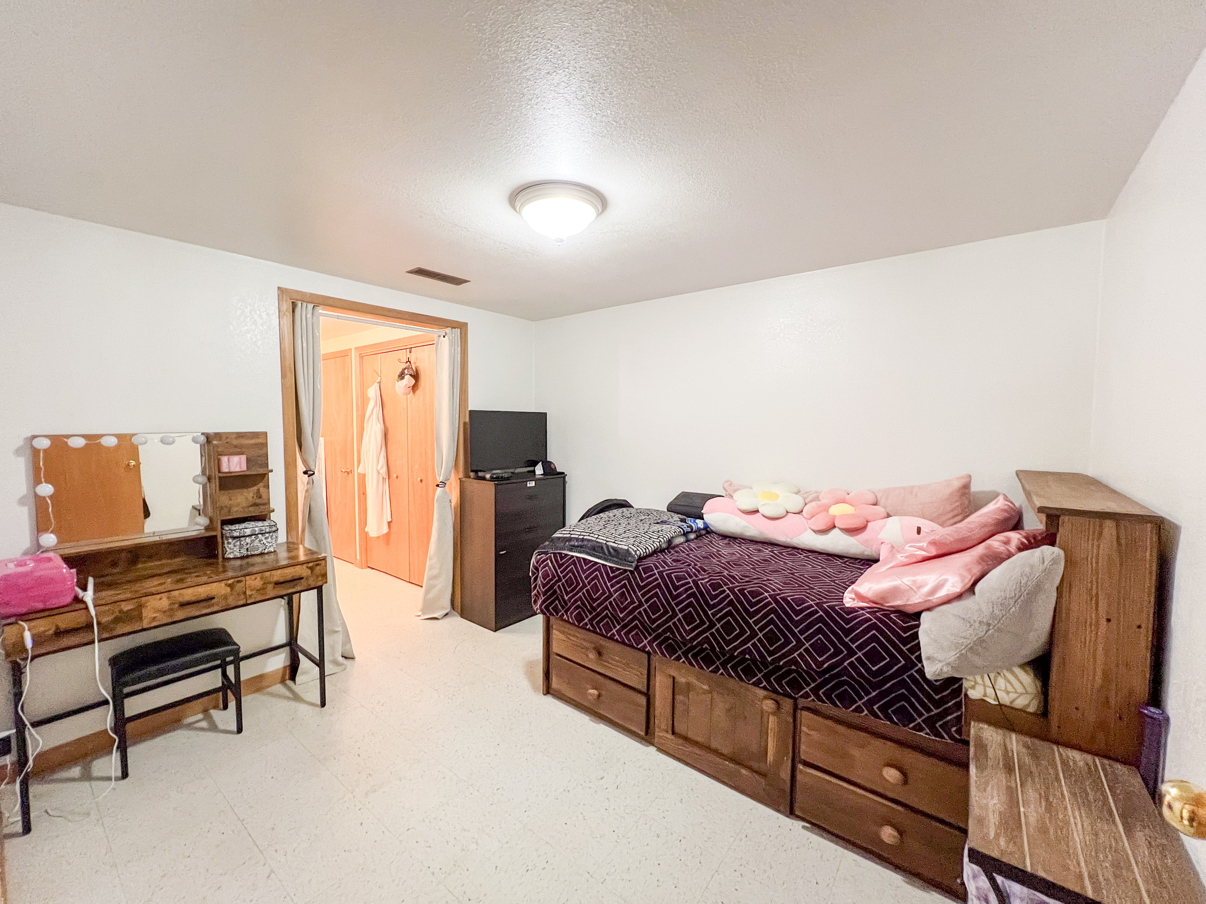 Colville, Washington, 99114, United States, 2 Bedrooms Bedrooms, ,2 BathroomsBathrooms,Residential,For Sale,1928739