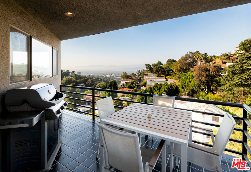 Los Angeles, California, 90068, United States, 3 Bedrooms Bedrooms, ,3 BathroomsBathrooms,Residential,For Sale,1913161