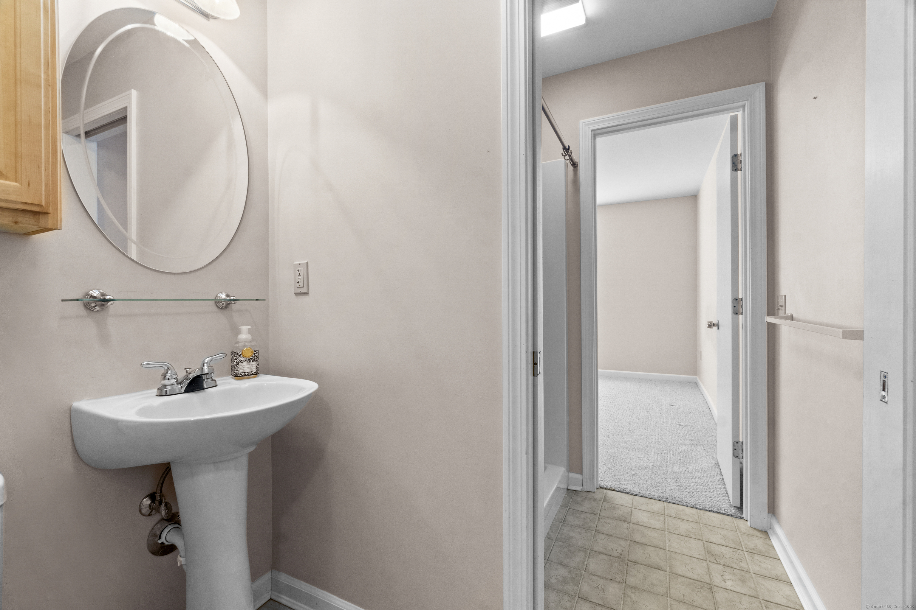 Old Lyme, Connecticut, 06371, United States, 4 Bedrooms Bedrooms, ,2 BathroomsBathrooms,Residential,For Sale,1901139