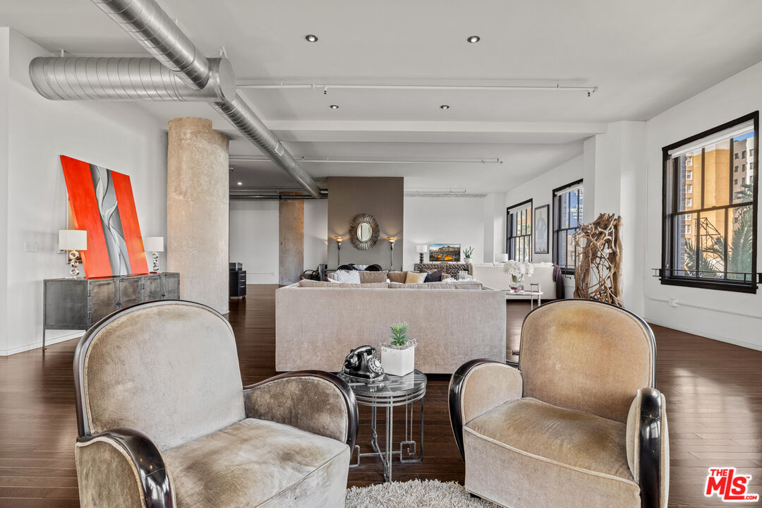 Los Angeles, California, 90028, United States, 2 Bedrooms Bedrooms, ,2 BathroomsBathrooms,Residential,For Sale,1827936