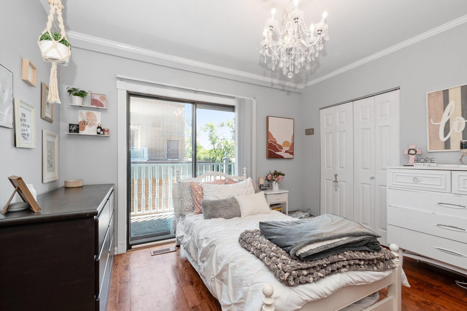 Tinley Park, Illinois, 60487, United States, 6 Bedrooms Bedrooms, ,4 BathroomsBathrooms,Residential,For Sale,1984113