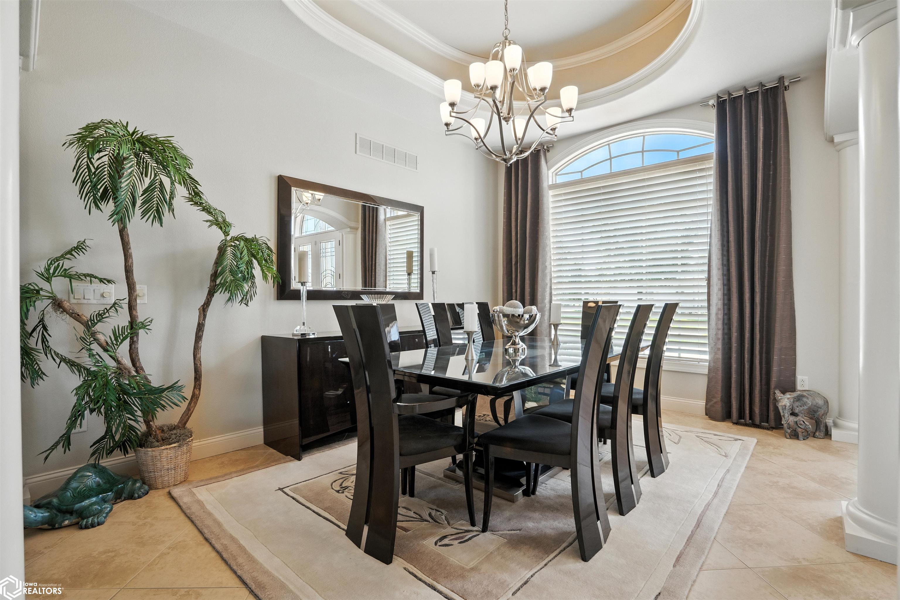 Burlington, Iowa, 52601, United States, 4 Bedrooms Bedrooms, ,5 BathroomsBathrooms,Residential,For Sale,1975547