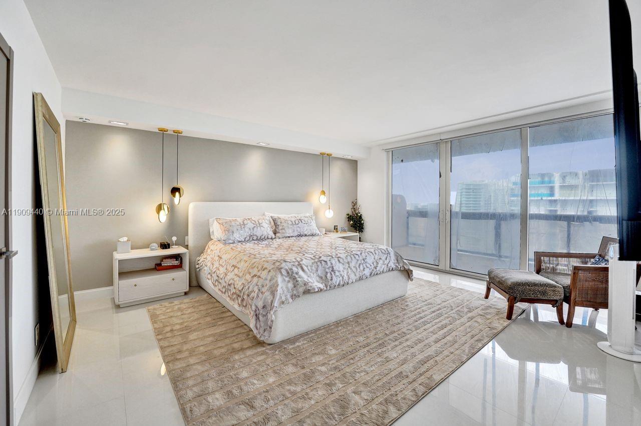 Aventura, Florida, 33180, United States, 4 Bedrooms Bedrooms, ,3 BathroomsBathrooms,Residential,For Sale,1989570