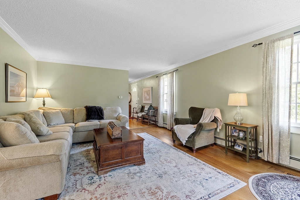Pepperell, Massachusetts, 01463, United States, 4 Bedrooms Bedrooms, ,3 BathroomsBathrooms,Residential,For Sale,1930074