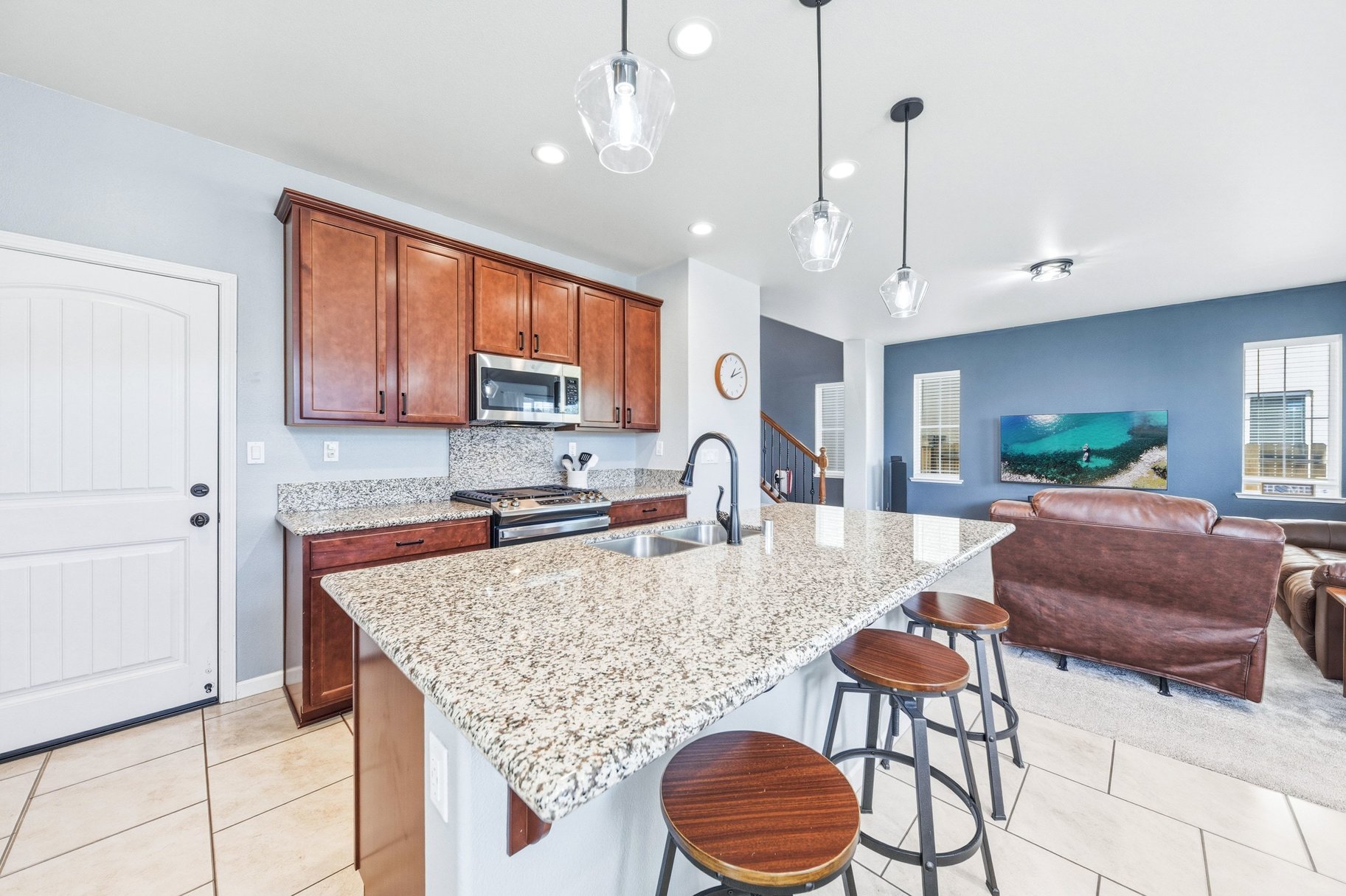  Turn-Key Home Close to Parks, Shopping & Trails - 物件實景