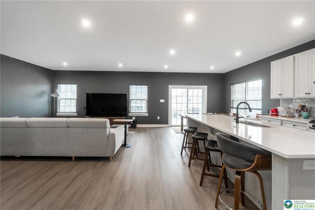 Catasauqua, Pennsylvania, 18032, United States, 5 Bedrooms Bedrooms, ,5 BathroomsBathrooms,Residential,For Sale,2008861