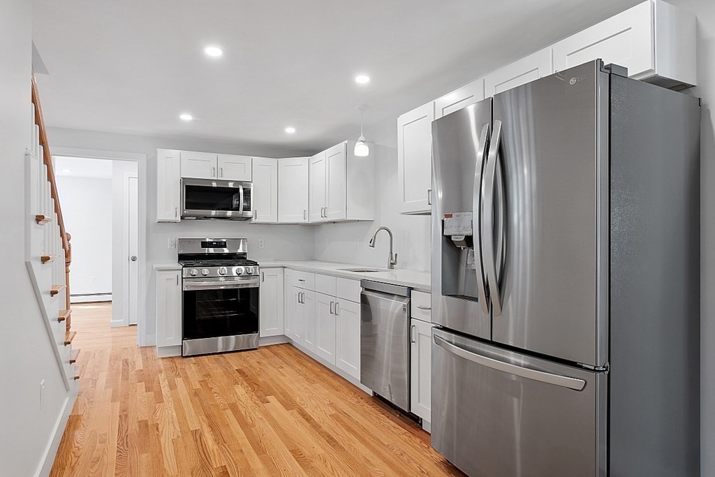 Exeter, New Hampshire, 03833, United States, 4 Bedrooms Bedrooms, ,3 BathroomsBathrooms,Residential,For Sale,1927852