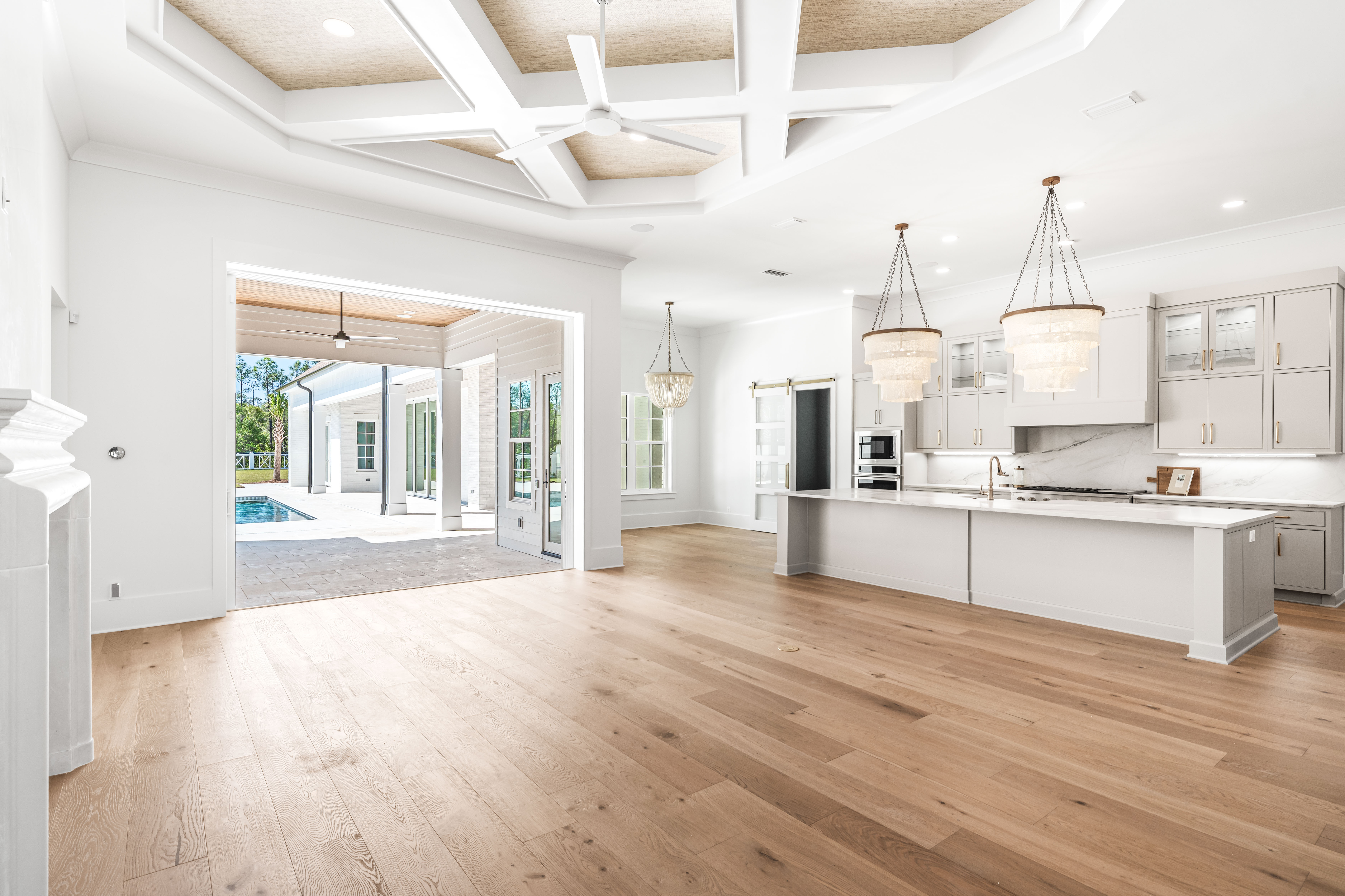  Magnificent Half-Acre Estate With Outdoor Oasis and Casita - 物件實景