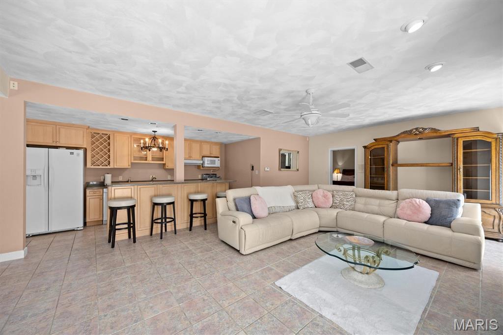 Shiloh, Illinois, 62221, United States, 5 Bedrooms Bedrooms, ,6 BathroomsBathrooms,Residential,For Sale,1890091