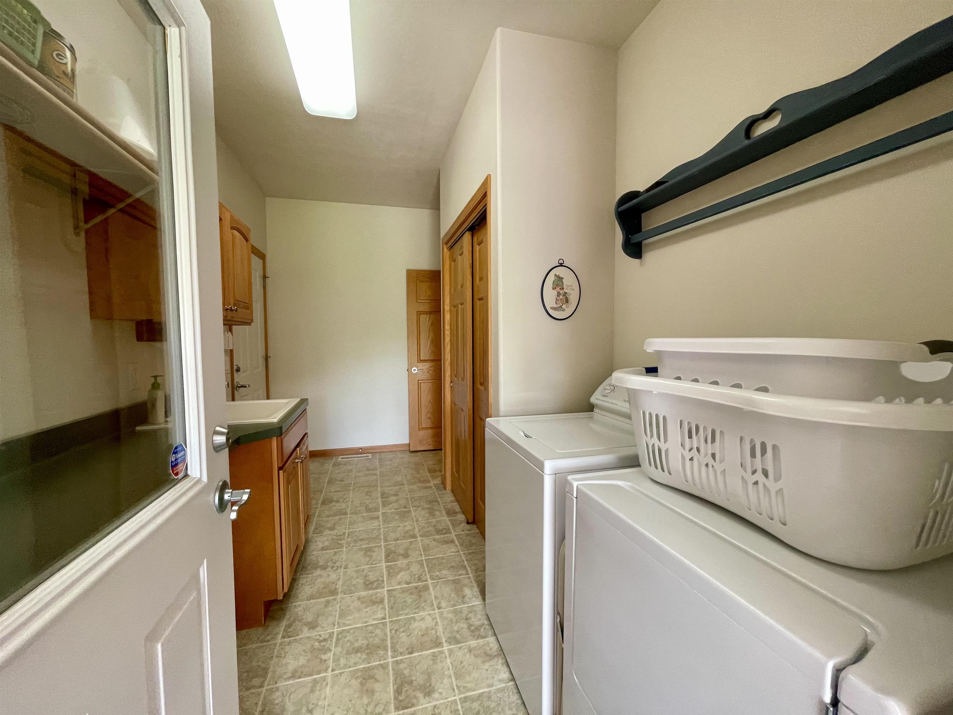 Janesville, Wisconsin, 53545, United States, 5 Bedrooms Bedrooms, ,4 BathroomsBathrooms,Residential,For Sale,1921861